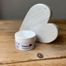 Load image into Gallery viewer, Pearly Queen