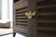 Load image into Gallery viewer, Brass Bee Drawer Knob - Brass Finish