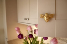 Load image into Gallery viewer, Brass Bee Drawer Knob - Brass Finish