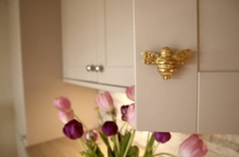 Load image into Gallery viewer, Brass Bee Drawer Knob - Brass Finish
